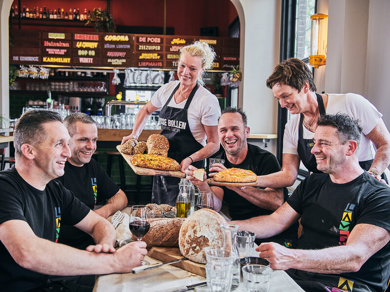 'mensen zijn dolblij dat er eindelijk weer een bakker is'